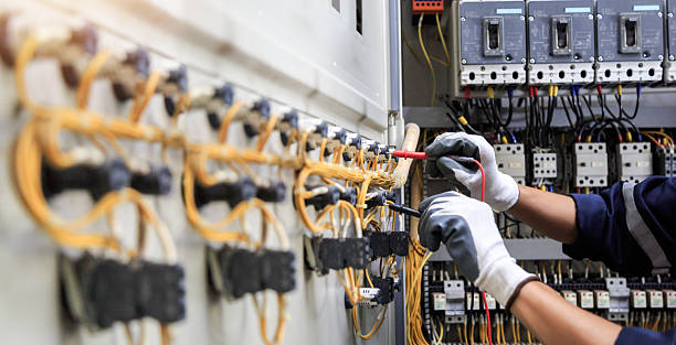 Professional Electrician technician working in Harlem Heights, FL